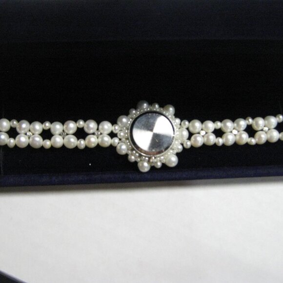 NWOT Vintage Faux Pearl and Beads with Blue Accents Ladies Dress Watch with Case - Picture 4 of 7